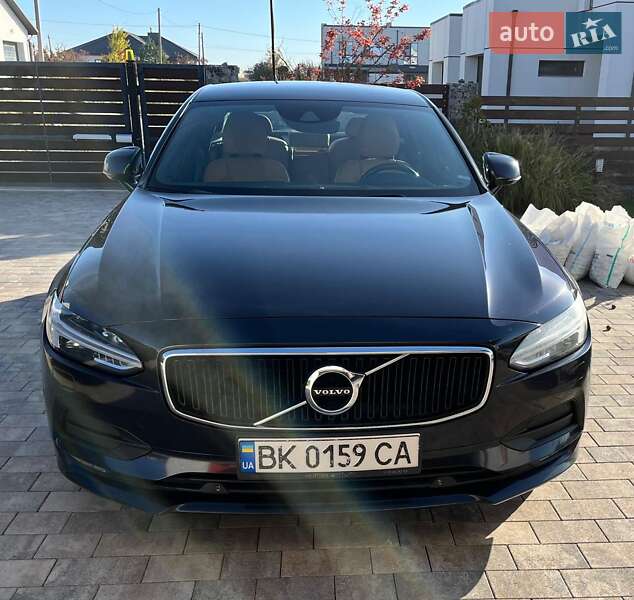 Volvo S90 (2016)
