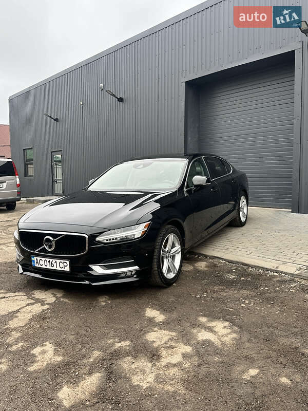 Volvo S90 (2017)