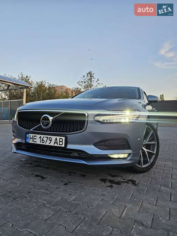 Volvo S90 (2017)