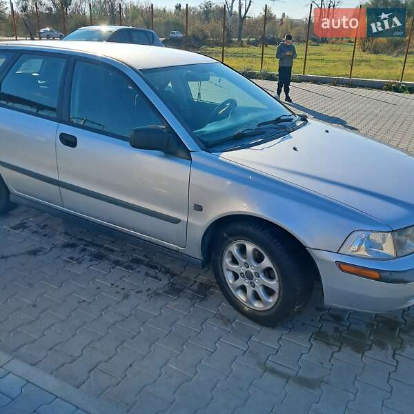 Volvo V40 (2001)