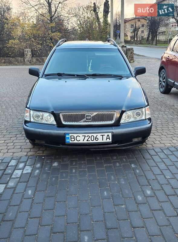 Volvo V40 (1999)