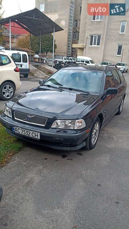 Volvo V40 (2000)