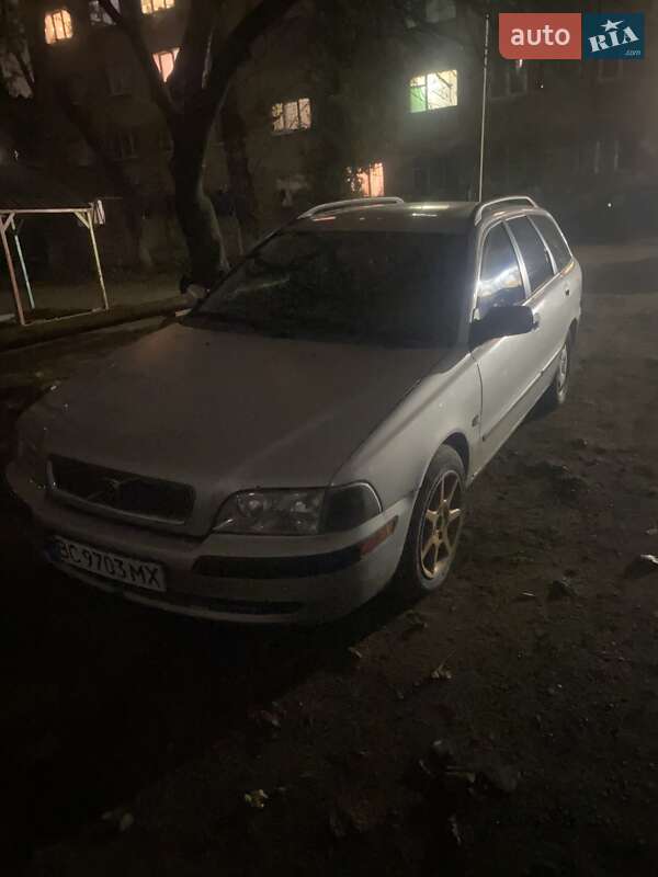 Volvo V40 (2000)