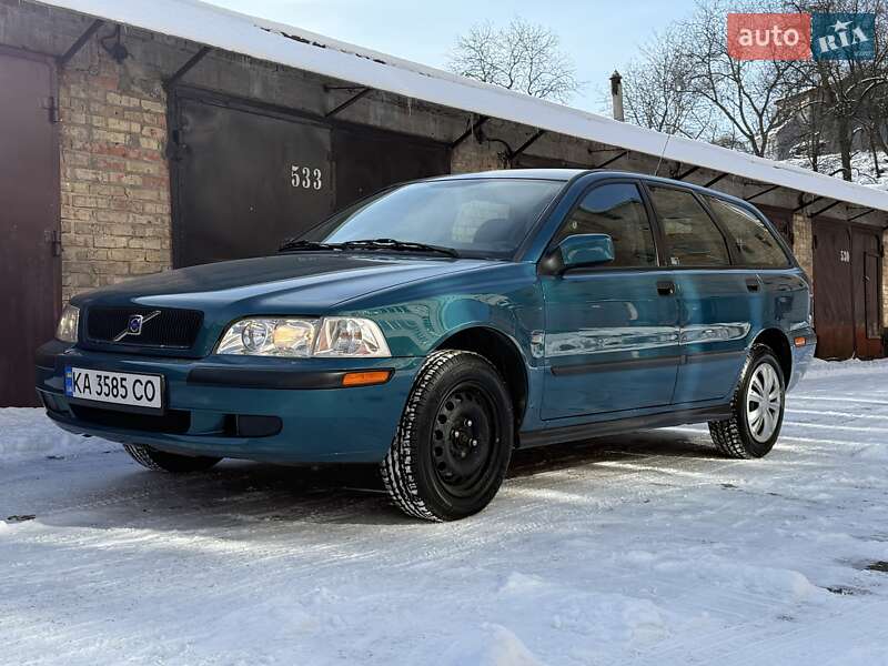Volvo V40 (2001)