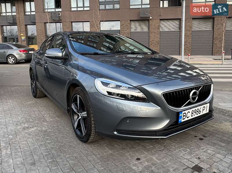 Volvo V40 (2017)