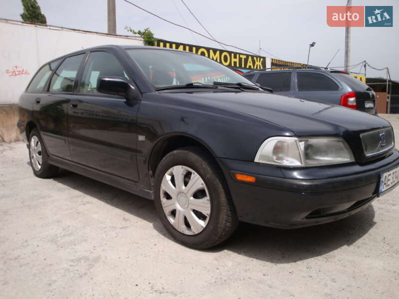 Volvo V40 (2000)