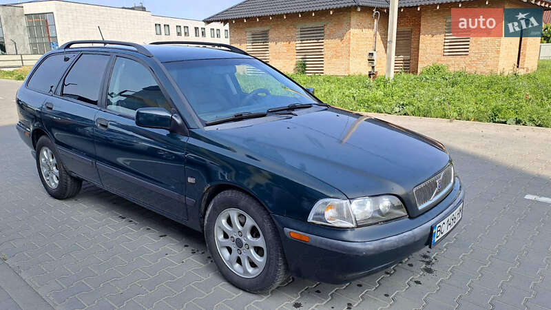 Volvo V40 (2001)