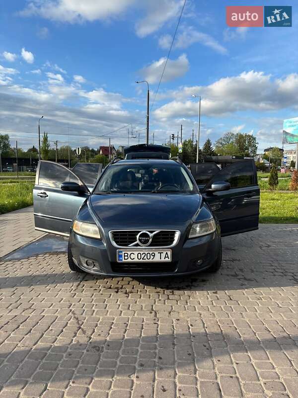Volvo V50 (2008)