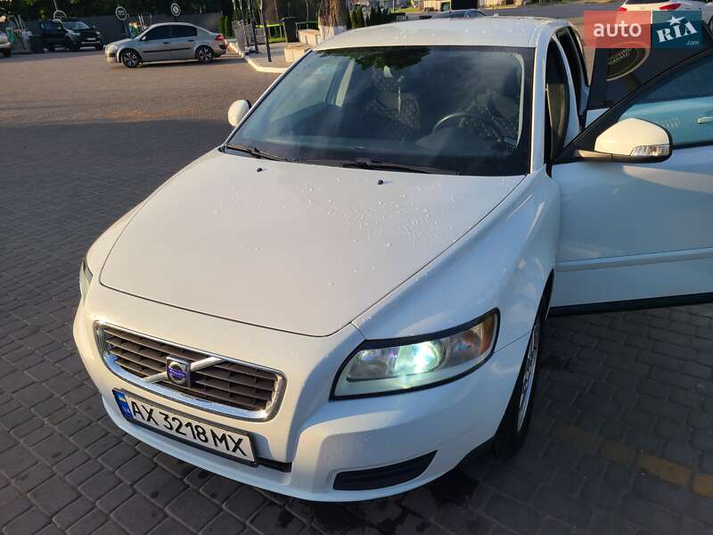 Volvo V50 (2010)