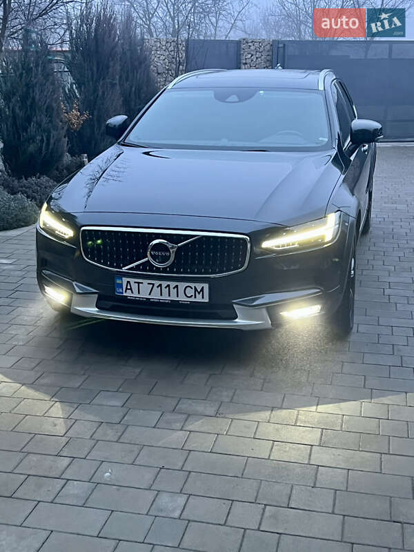 Volvo V90 cross country (2018)