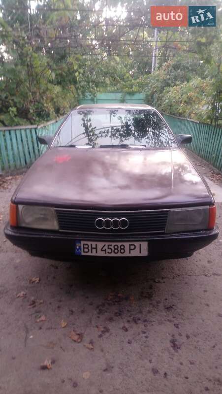 Audi 100 (1984)