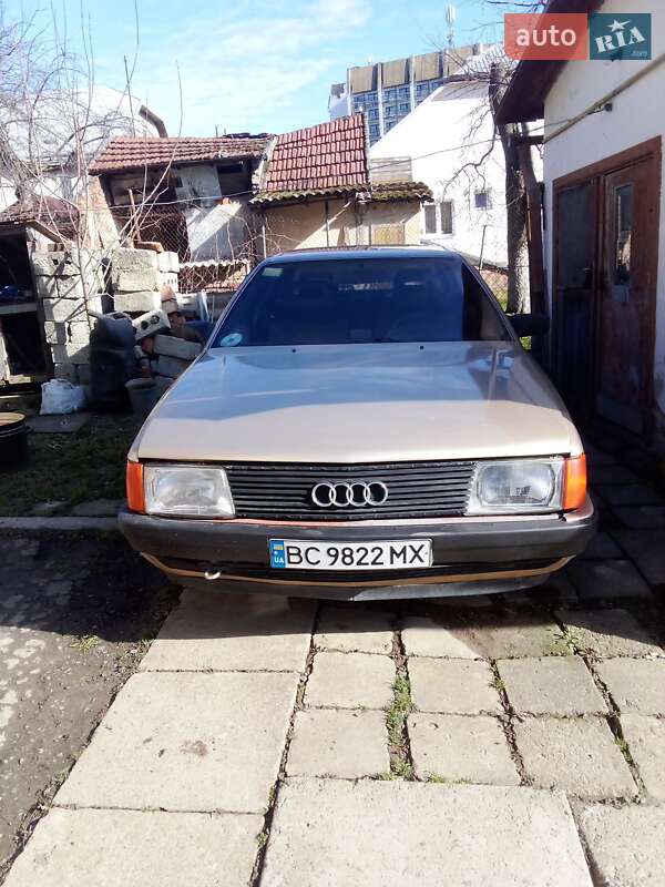 Audi 100 (1985)