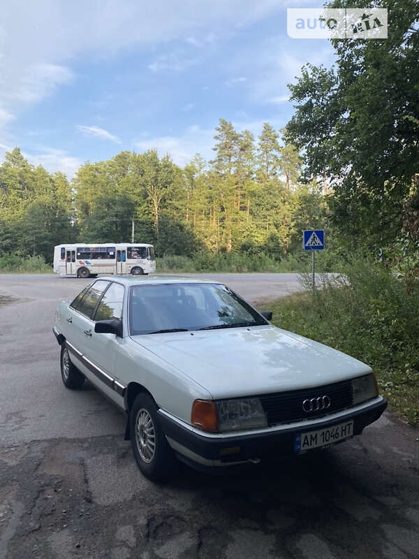 Audi 100 (1987)