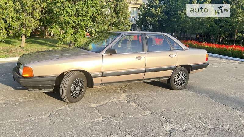 Audi 100 (1987)
