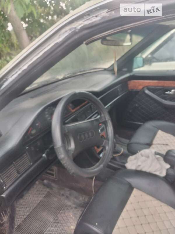 Audi 100 (1983)