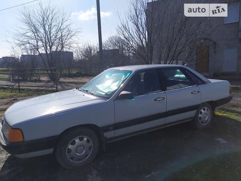 Audi 100 (1985)