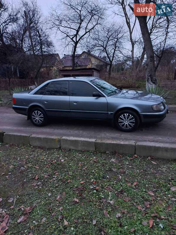 Audi 100 (1992)