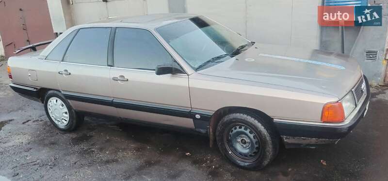Audi 100 (1987)