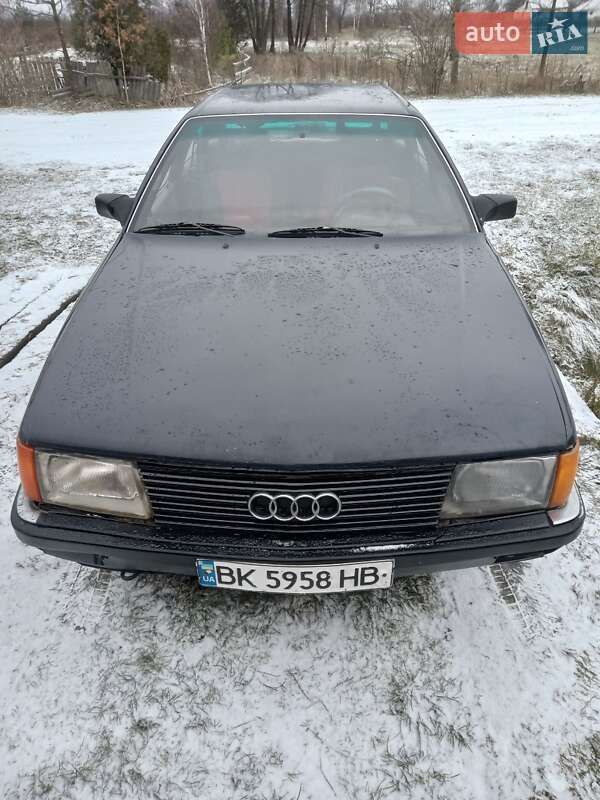Audi 100 (1983)