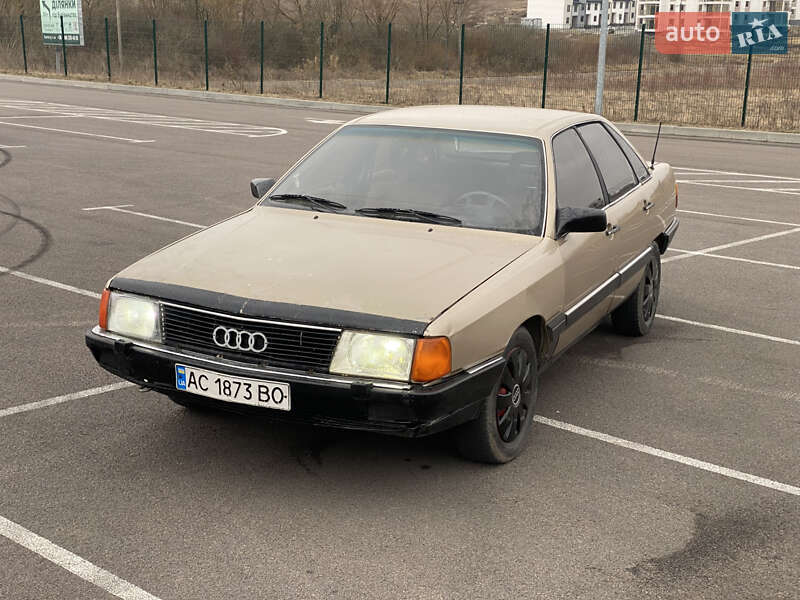 Audi 100 (1984)