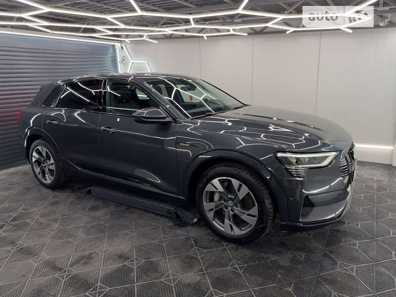 Audi E-tron (2019)