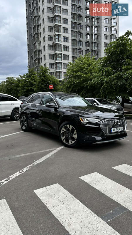Audi E-tron (2022)