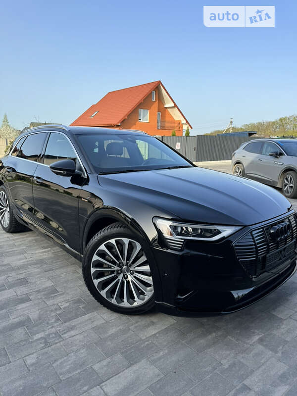 Audi E-tron (2019)