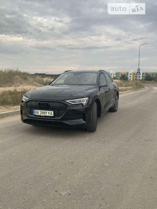 Audi E-tron (2019)