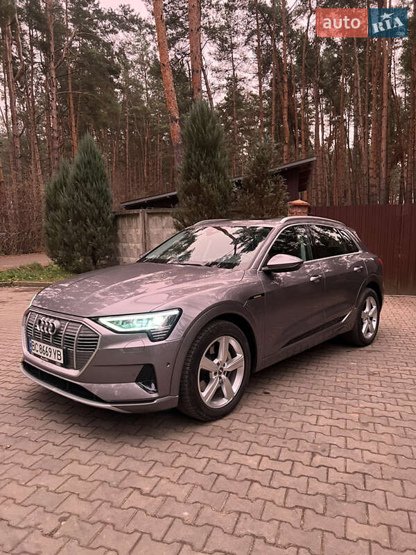 Audi E-tron (2019)