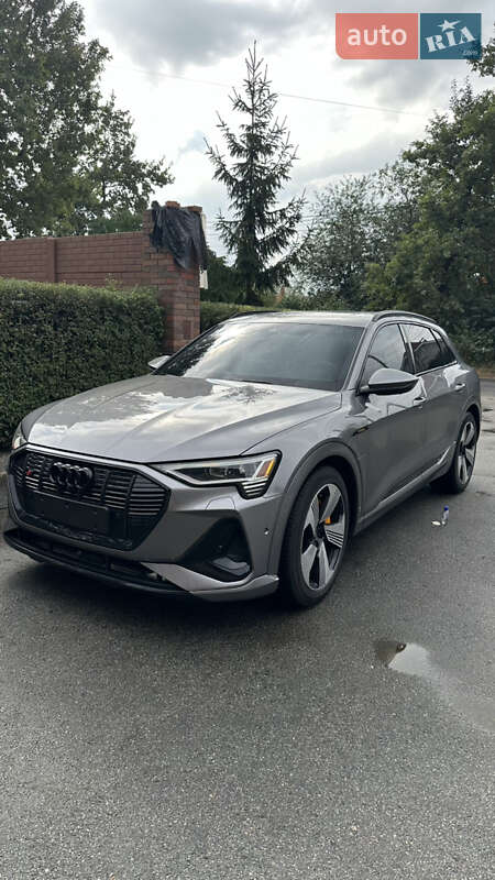 Audi E-tron (2021)