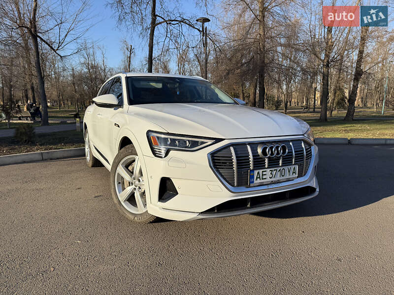 Audi E-tron (2019)