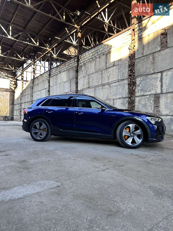 Audi E-tron (2020)