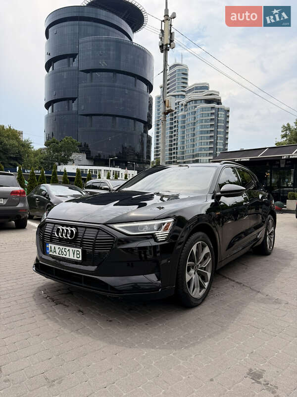 Audi E-tron (2021)