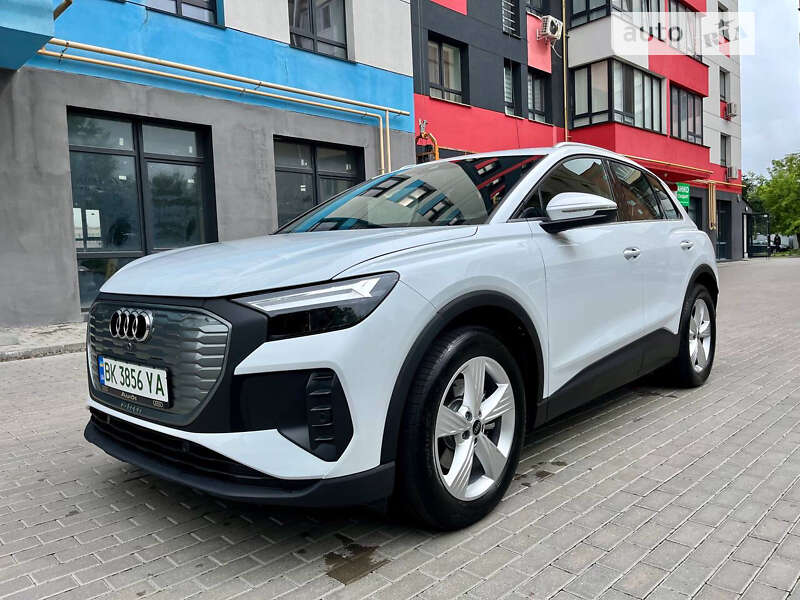 Audi Q4 e-tron (2023)