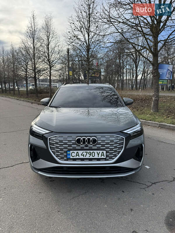 Audi Q4 e-tron (2024)