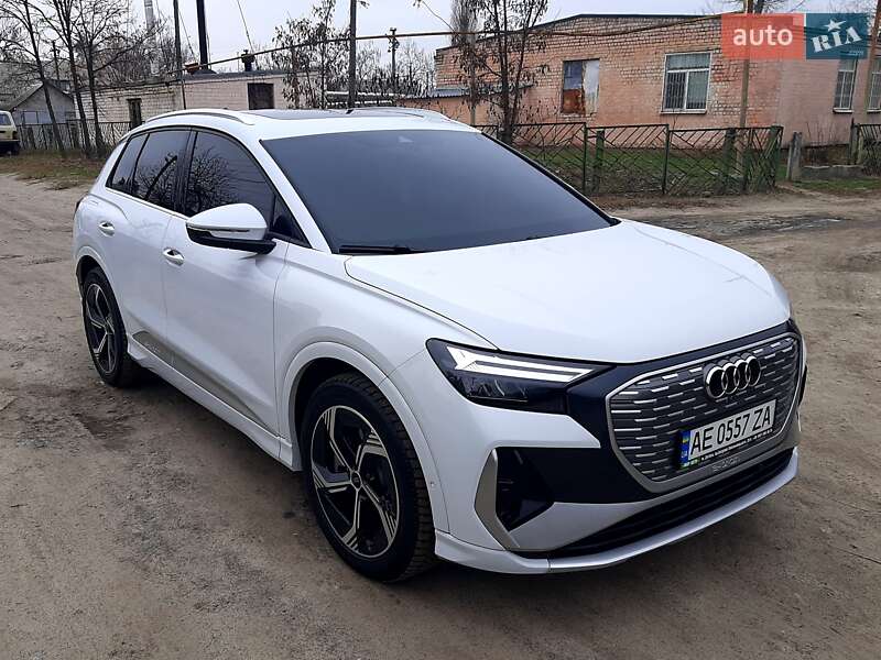 Audi Q4 e-tron (2023)
