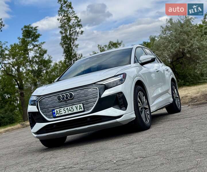 Audi Q4 e-tron (2022)