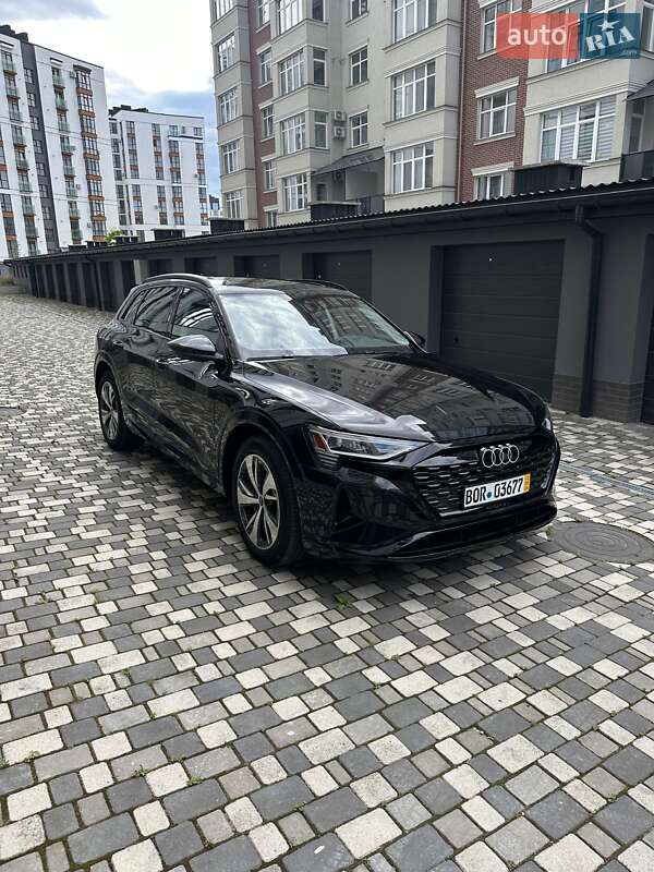 Audi Q8 e-tron (2023)