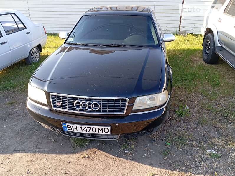 Audi S8 (1999)