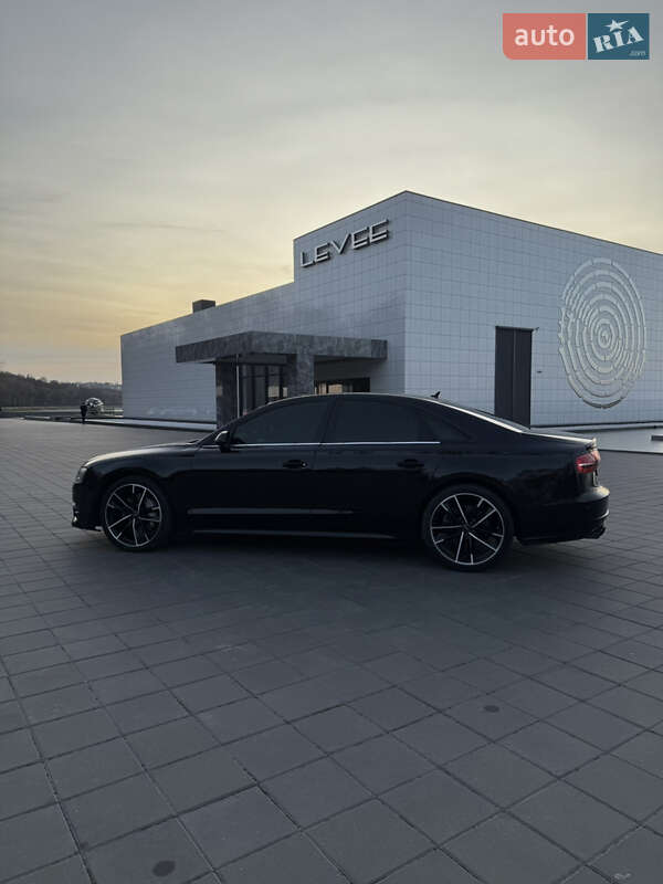 Audi S8 (2012)