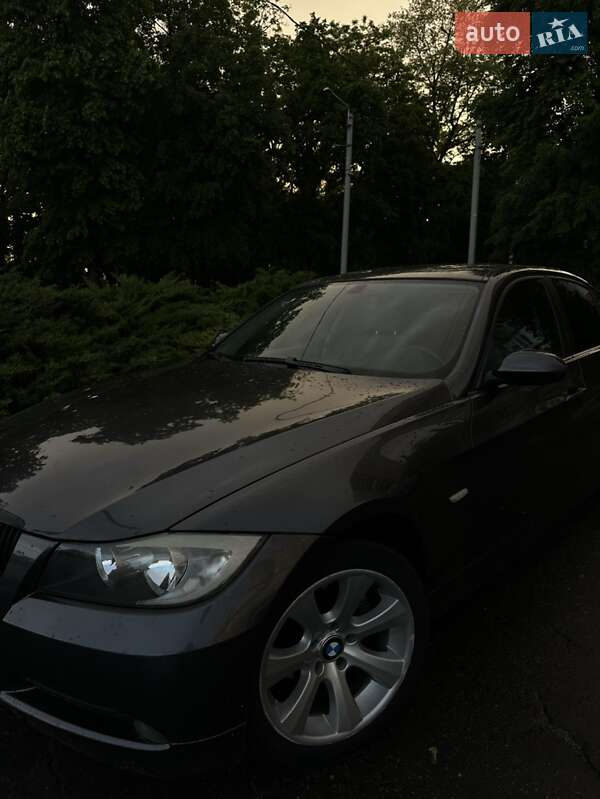 Bmw 3 series (2005)