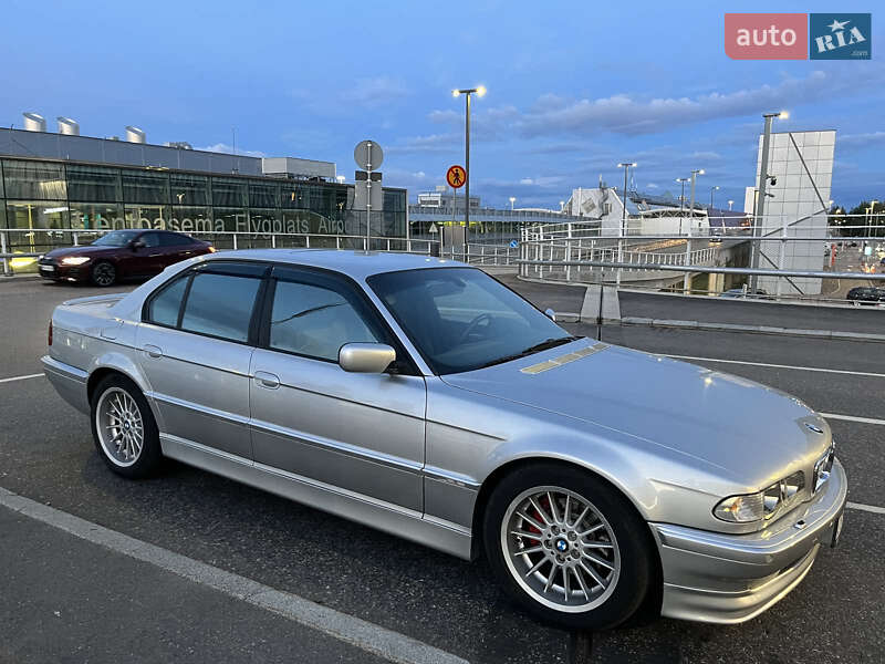 Bmw 7 series (2000)