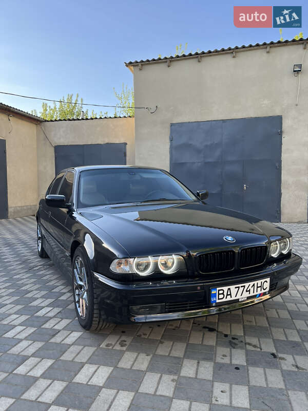 Bmw 7 series (2000)