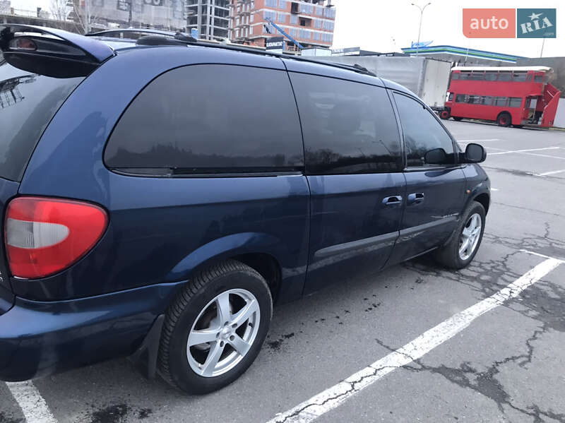 Chrysler Grand voyager (2003)