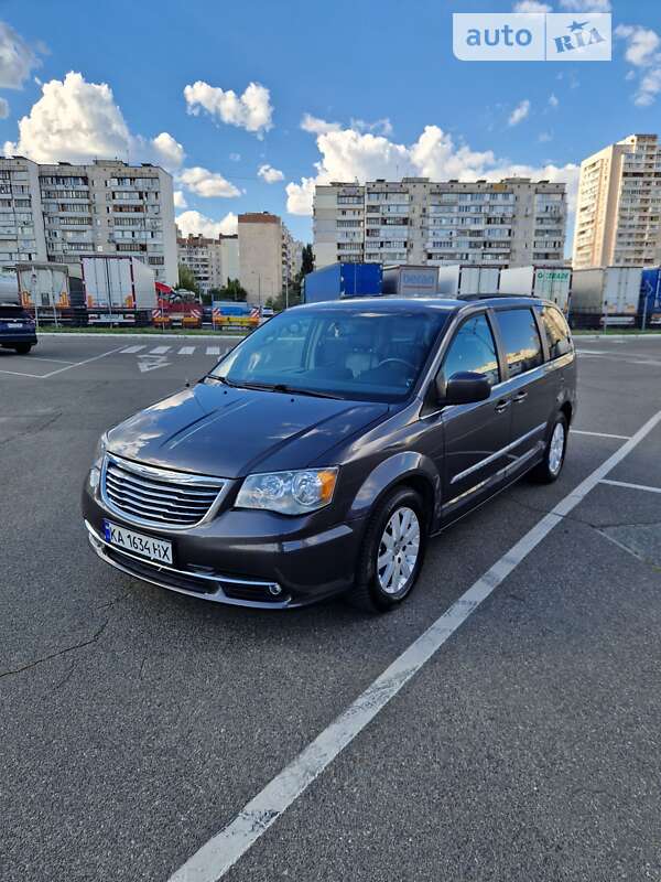 Chrysler Town country (2016)