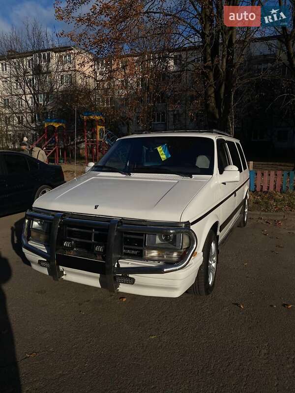 Dodge Caravan (1990)