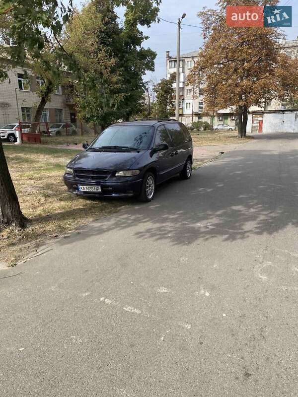 Dodge Ram van (1999)