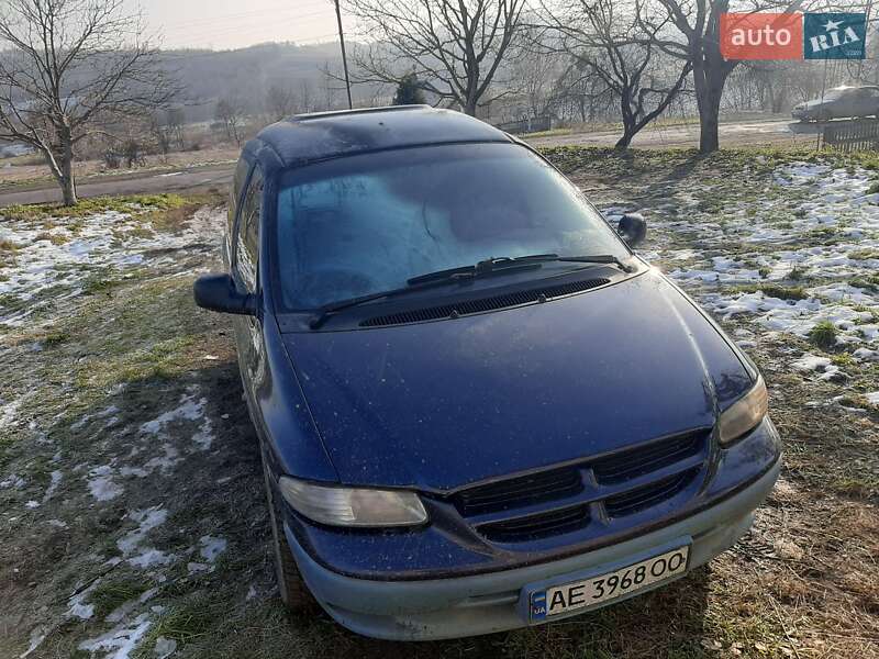 Dodge Ram van (1999)