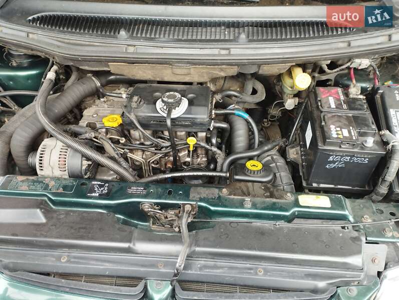 Dodge Ram van (1998)