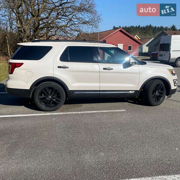 Ford Explorer (2016)